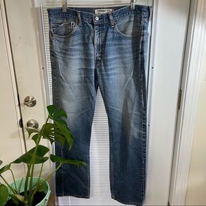 🎉HP🎉 Levi’s 505 Straight Fit Jeans 36X32